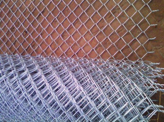 礦用勾花網在煤礦井下巷道支護中起到什么作用？